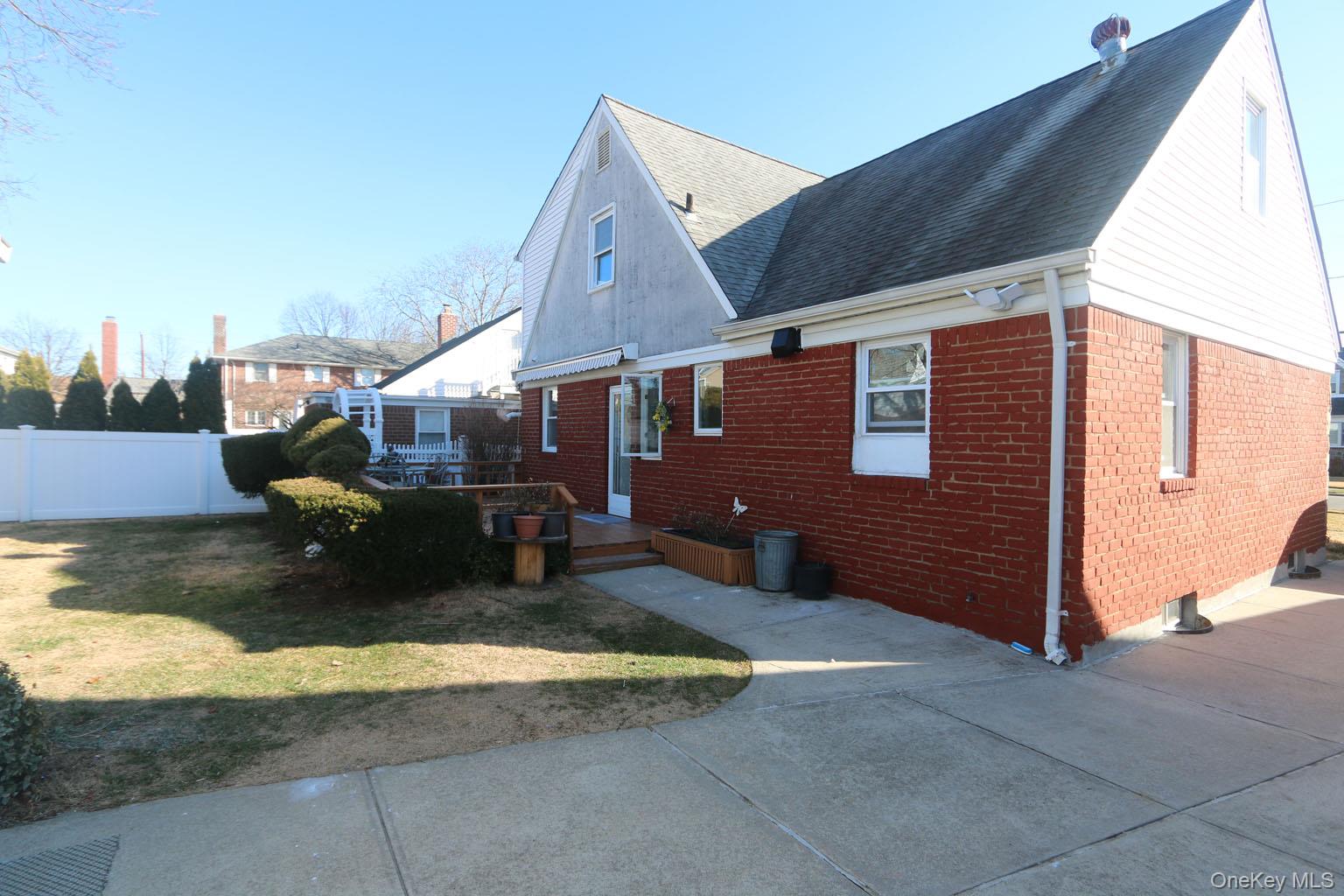 #11 photo, 73 Evans Street, 長島 New Hyde Park , NY 11040