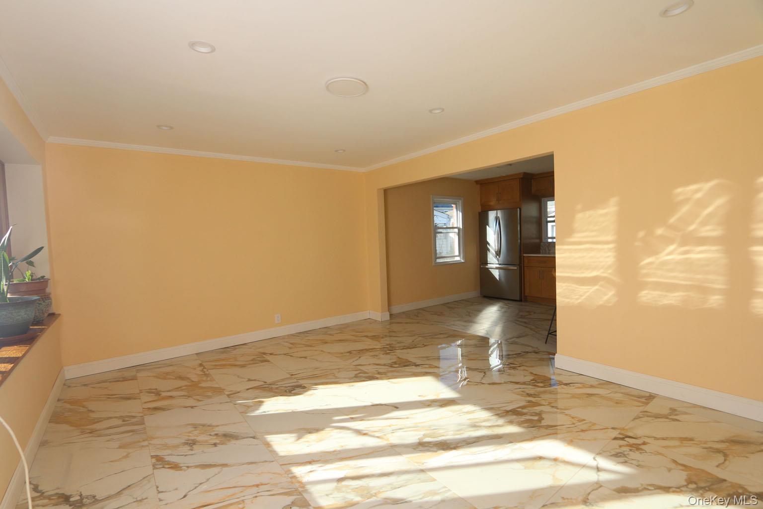 #2 photo, 73 Evans Street, 長島 New Hyde Park , NY 11040