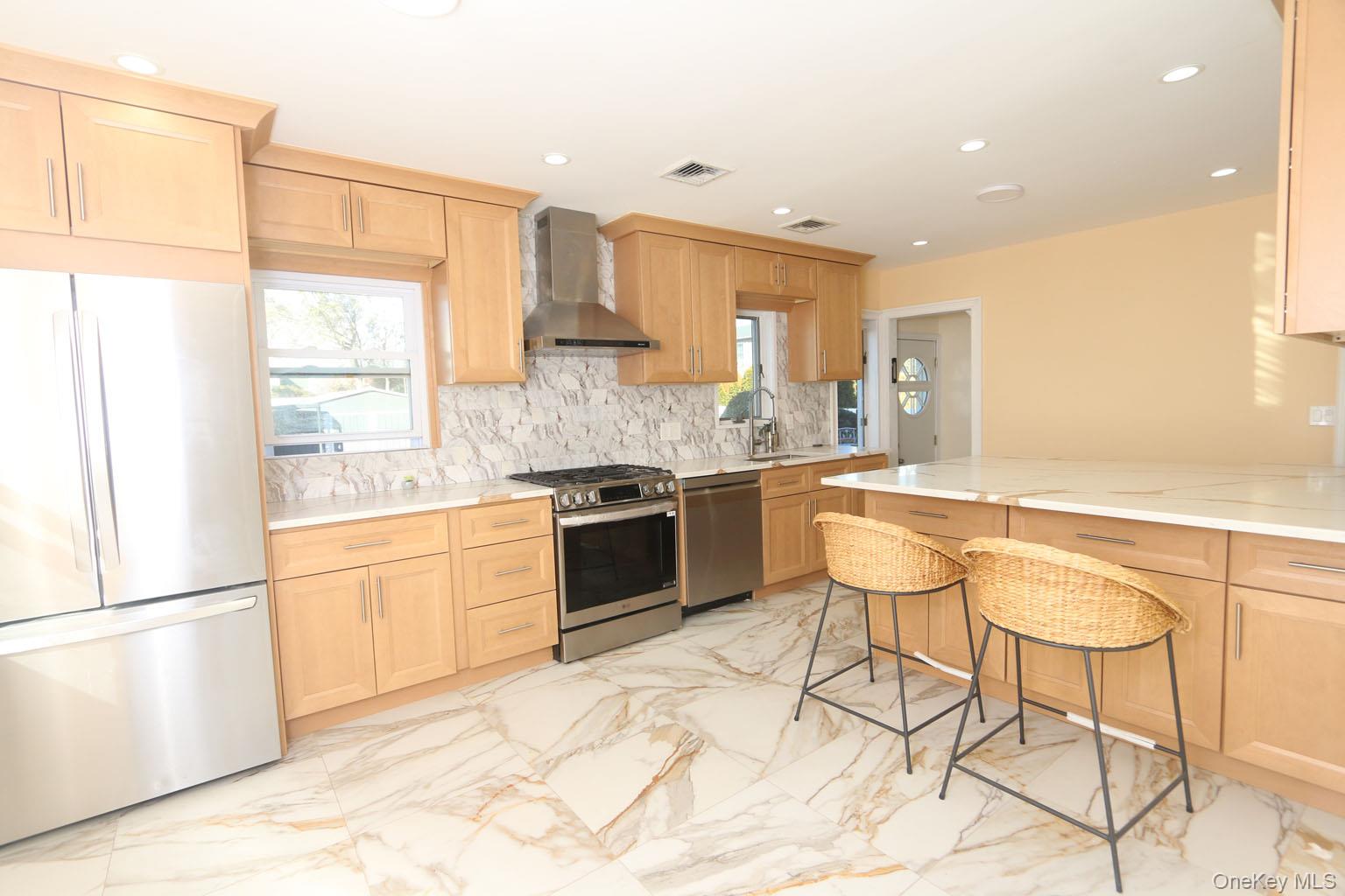 #4 photo, 73 Evans Street, 長島 New Hyde Park , NY 11040