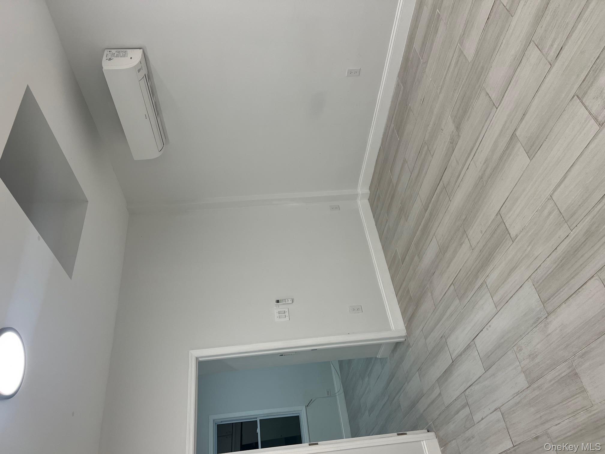 #3 photo, 102-03 Northern Boulevard, Corona , NY 11368