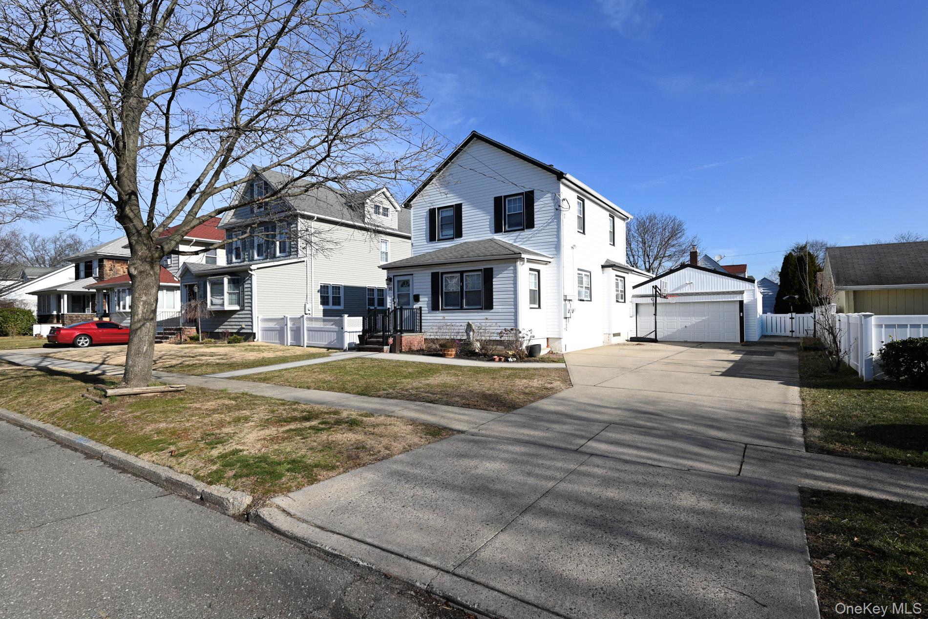 #3 photo, 81 Irving Avenue, מחוז נסאו Floral Park , NY 11001