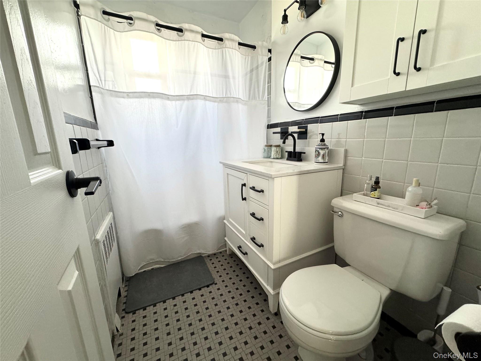 #8 photo, 16-19 Utopia Parkway, Whitestone , NY 11357