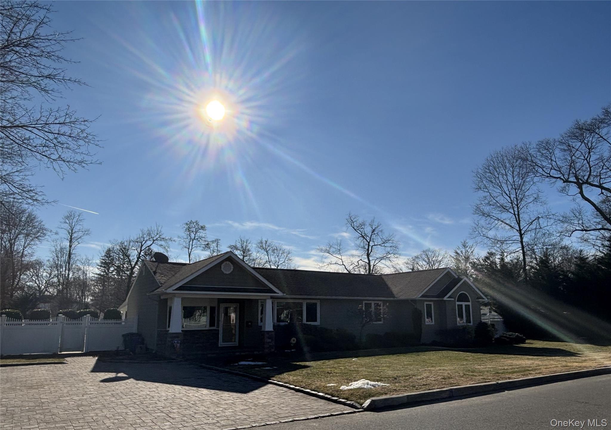 #1 photo, 142 5th Street, מחוז סאפוק Saint James , NY 11780