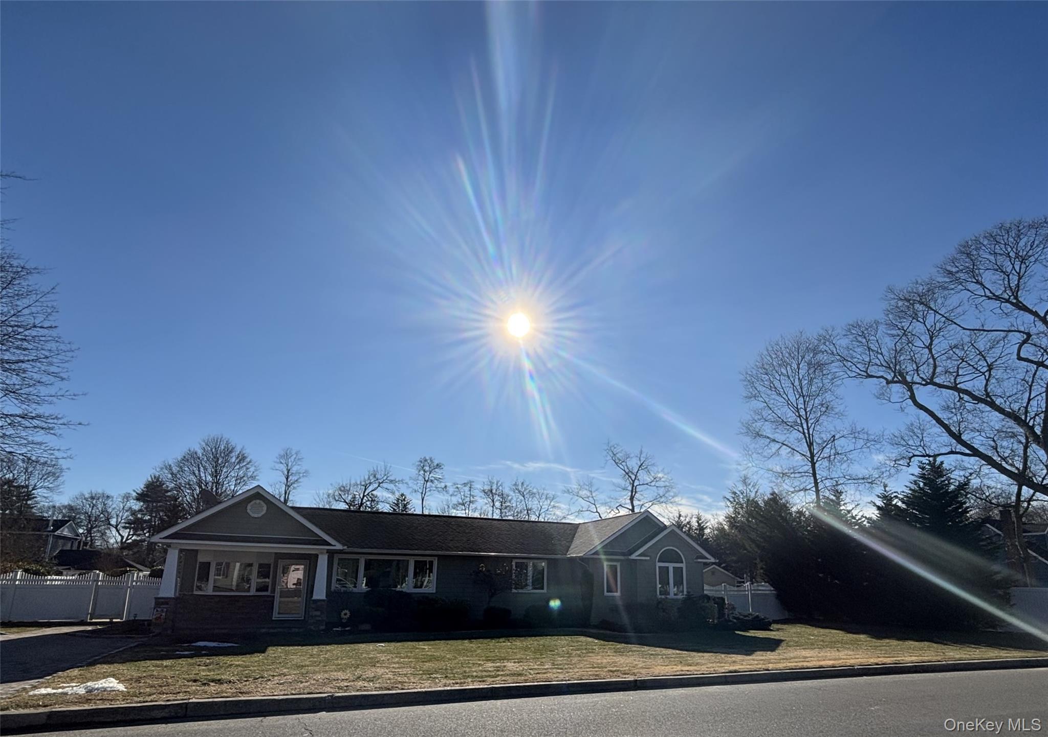 #3 photo, 142 5th Street, מחוז סאפוק Saint James , NY 11780