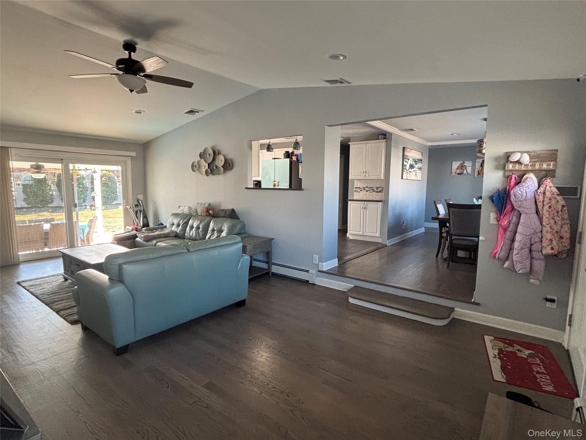 #6 photo, 142 5th Street, מחוז סאפוק Saint James , NY 11780