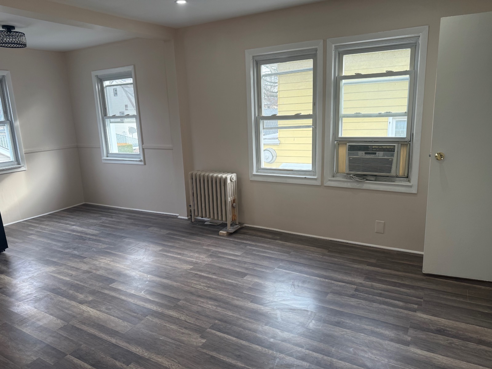 #1 photo, 57 Vanderbilt Ave, Floral Park , NY 11001