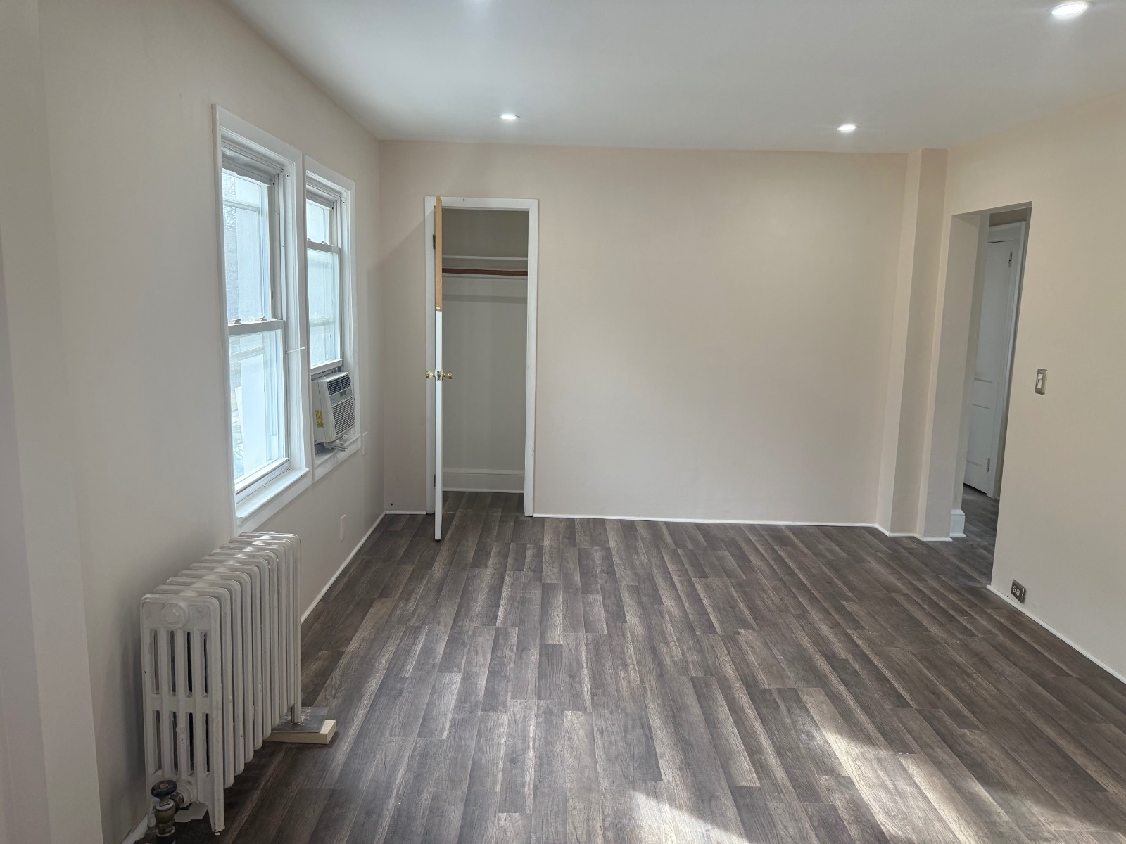 #2 photo, 57 Vanderbilt Ave, Floral Park , NY 11001