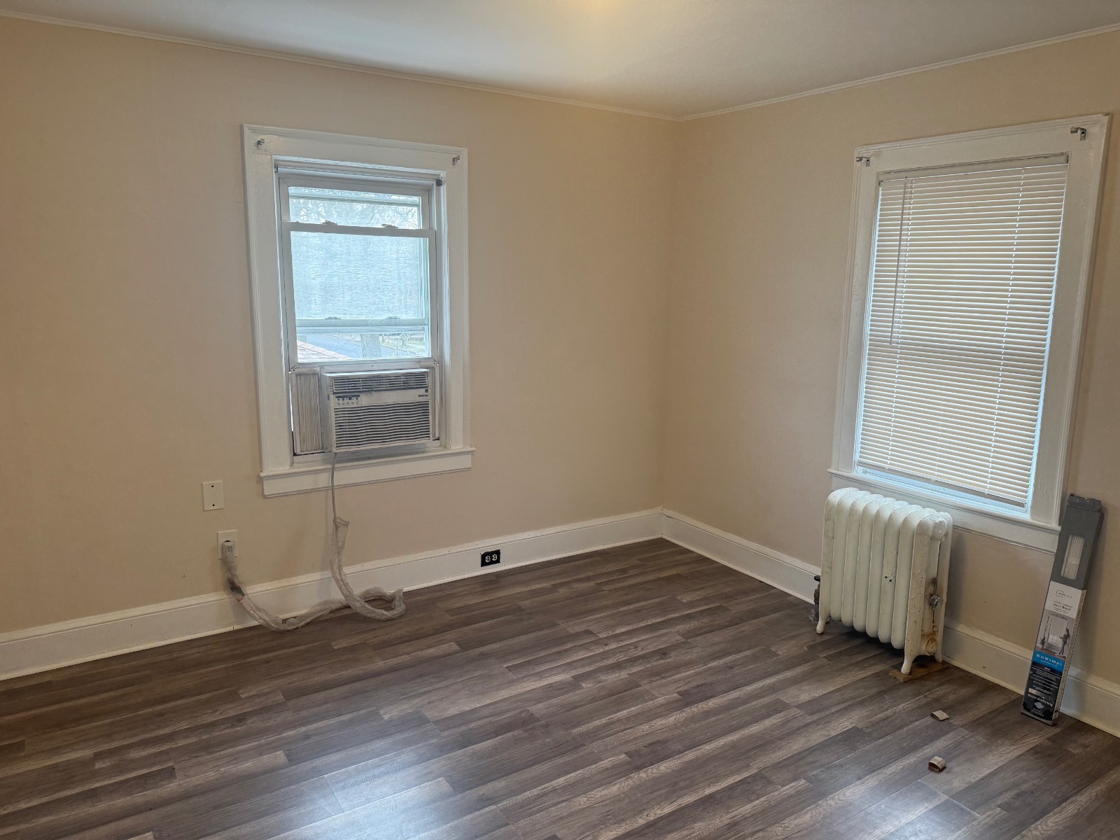 #4 photo, 57 Vanderbilt Ave, Floral Park , NY 11001