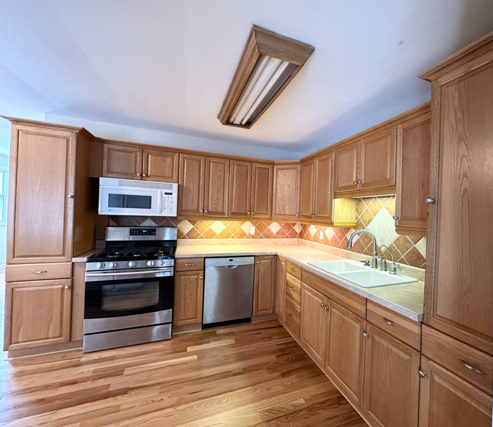 #6 photo, 76 Trottingham Ct., Saratoga Springs , NY 12866