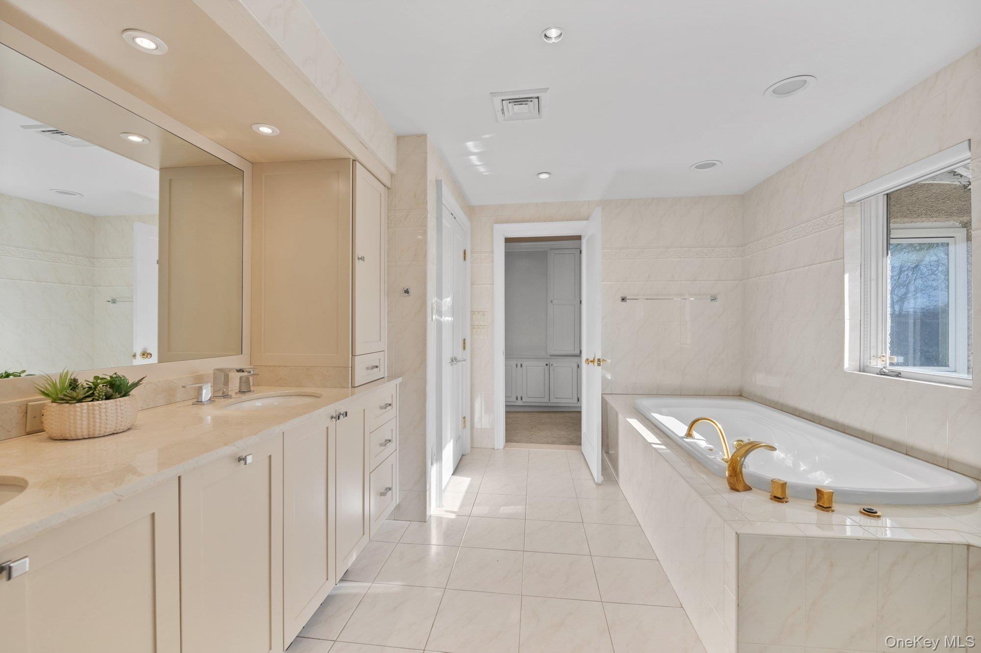 #15 photo, 10 Clover Drive, ناسو Great Neck , NY 11021