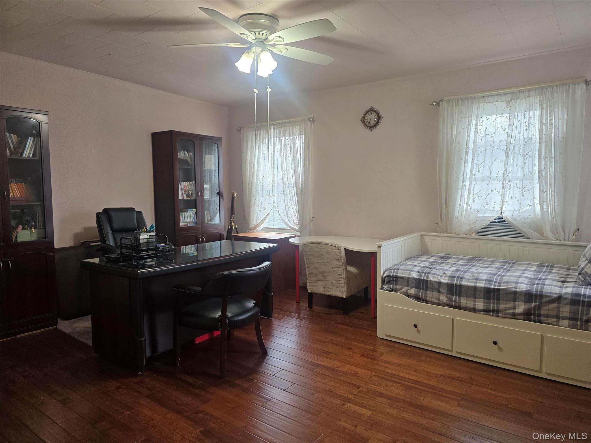 #11 photo, 42-19 218 Street, קווינס Bayside , NY 11361