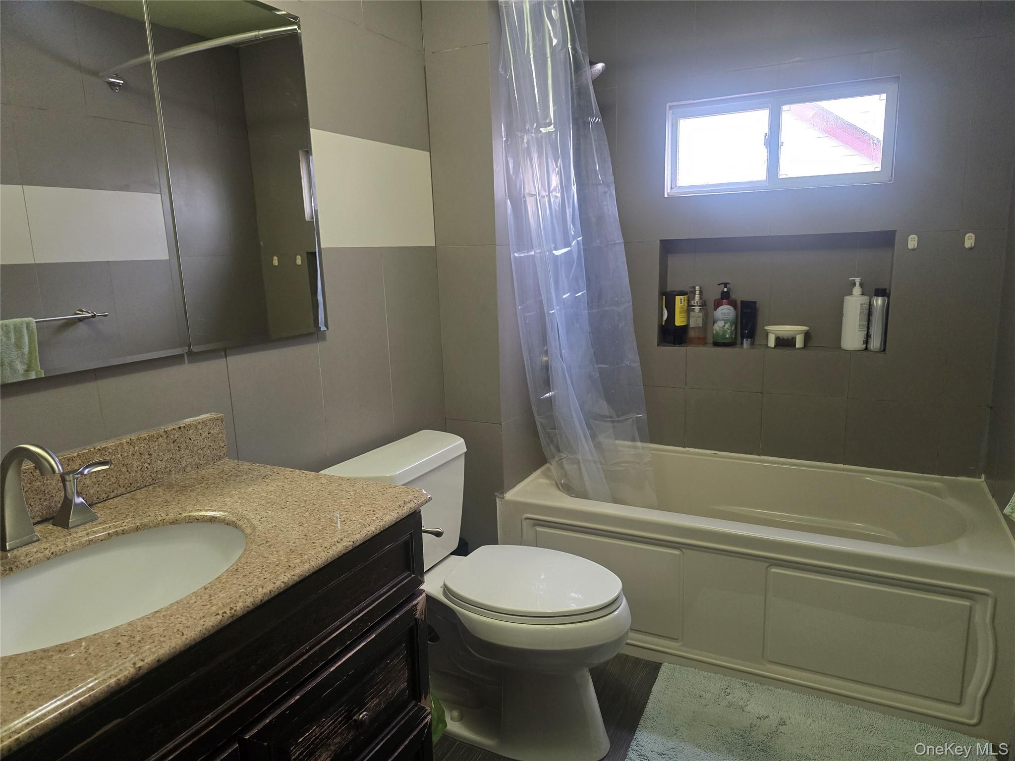 #15 photo, 42-19 218 Street, קווינס Bayside , NY 11361