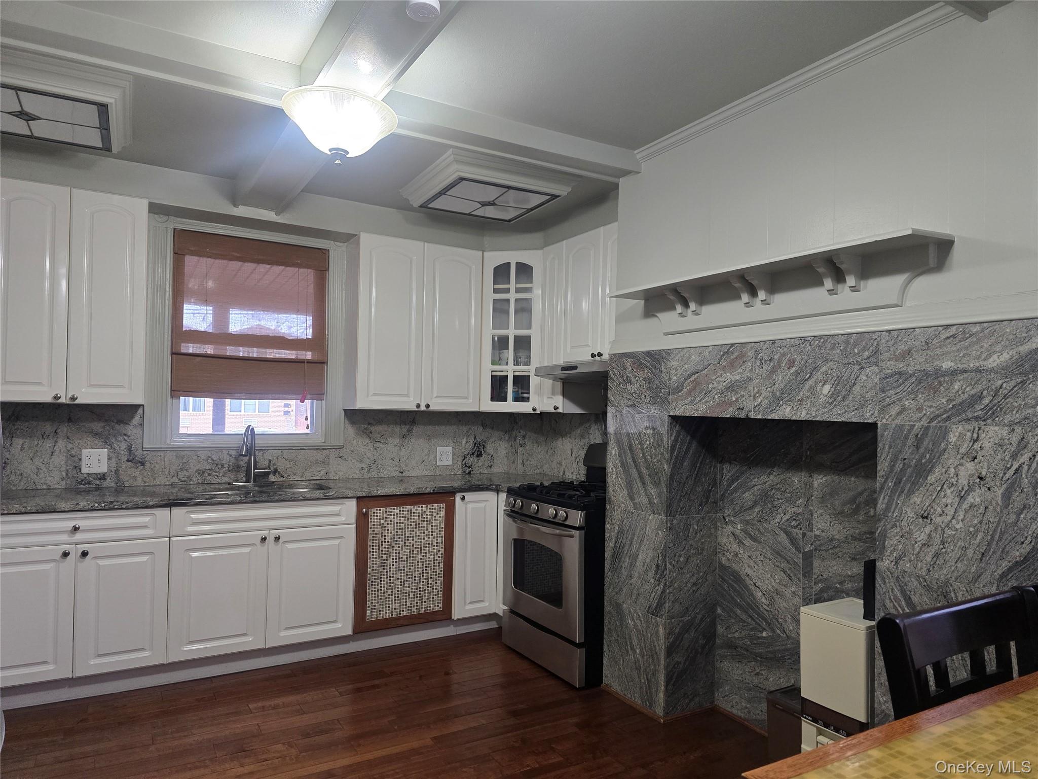 #3 photo, 42-19 218 Street, קווינס Bayside , NY 11361