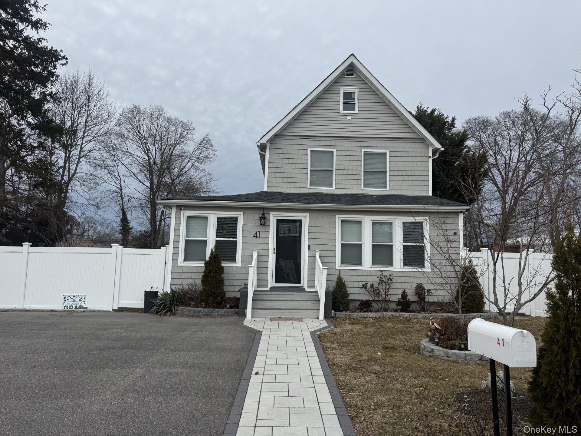 #1 photo, 41 Brightside Avenue, سوفولك Central Islip , NY 11722
