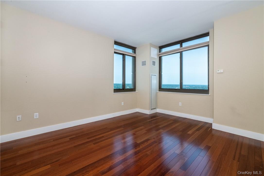 #16 photo, 175 Huguenot Street, New Rochelle , NY 10801