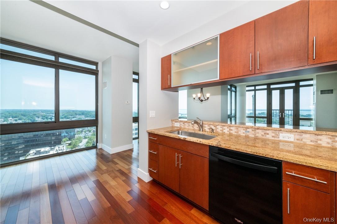 #3 photo, 175 Huguenot Street, New Rochelle , NY 10801