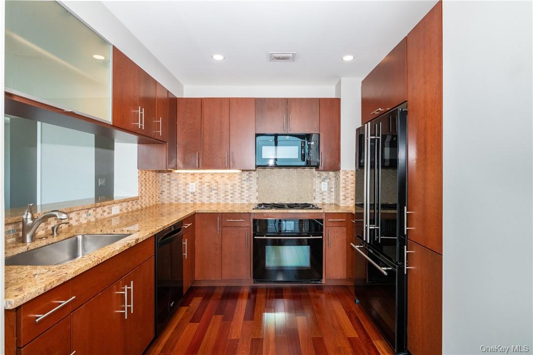 #5 photo, 175 Huguenot Street, New Rochelle , NY 10801