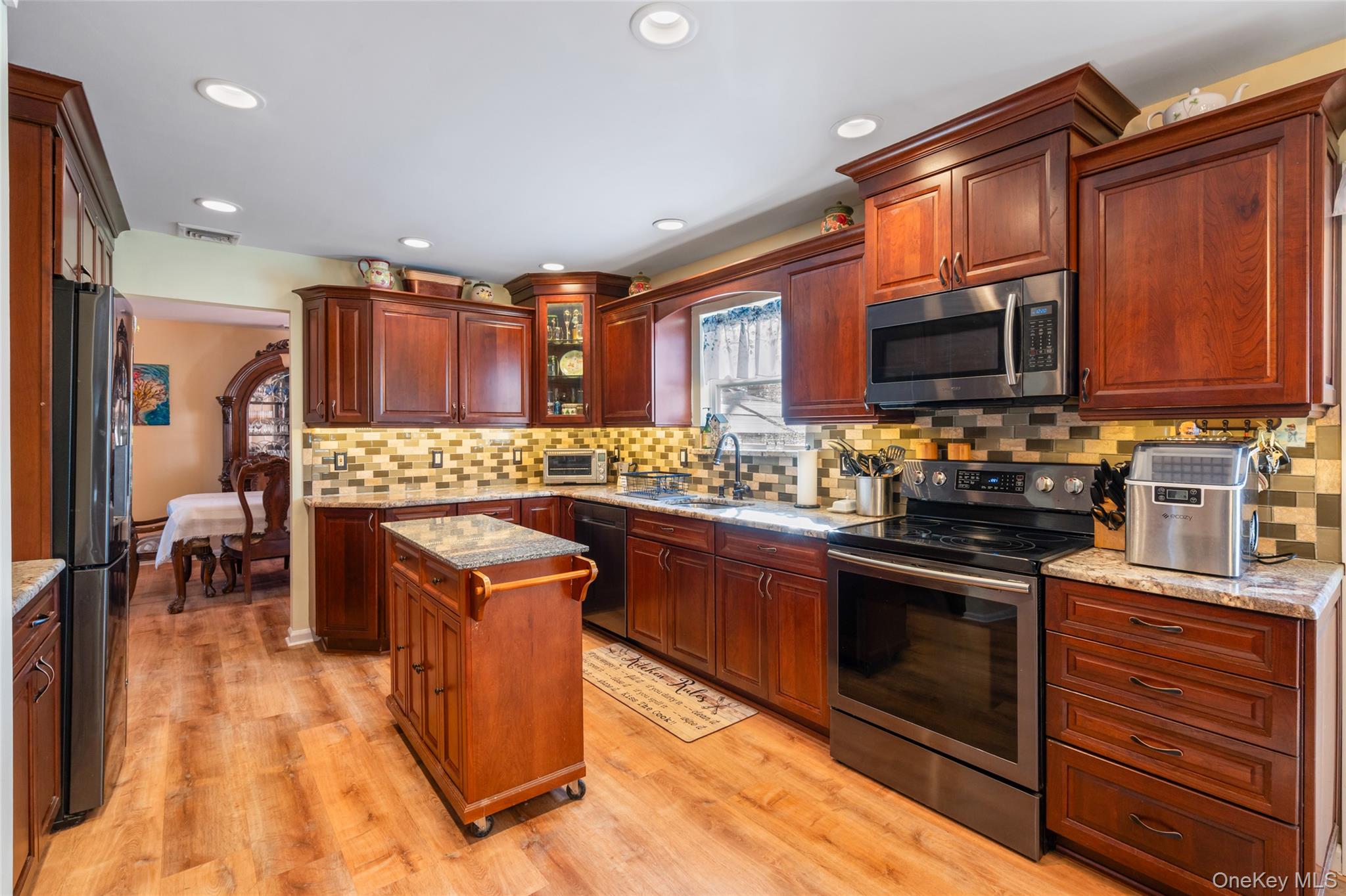 #11 photo, 194 Miller Place Road, سوفولك Miller Place , NY 11764