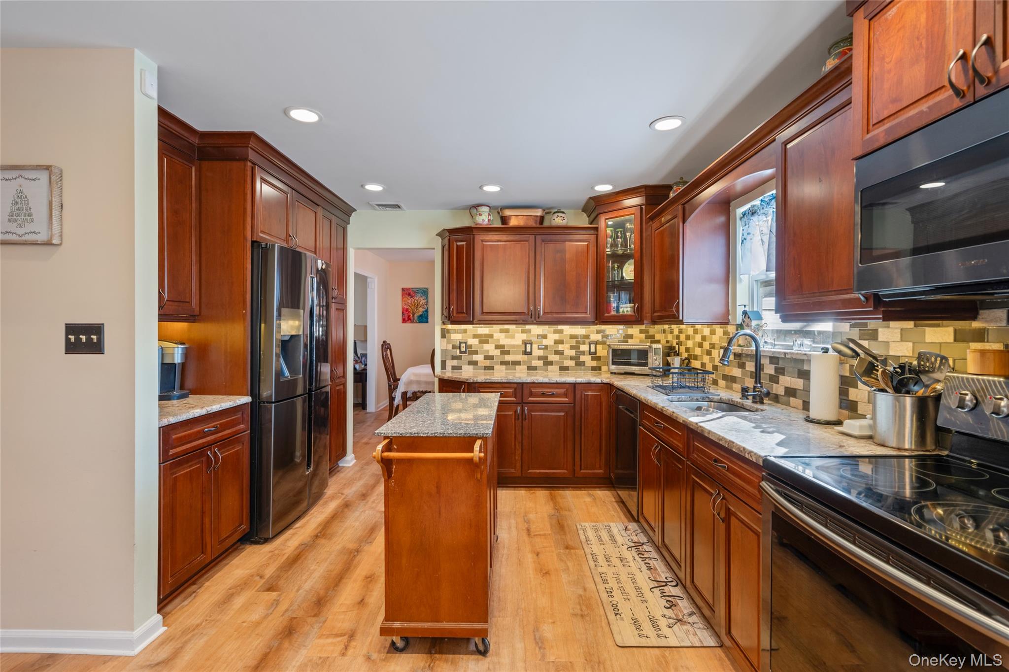 #12 photo, 194 Miller Place Road, سوفولك Miller Place , NY 11764