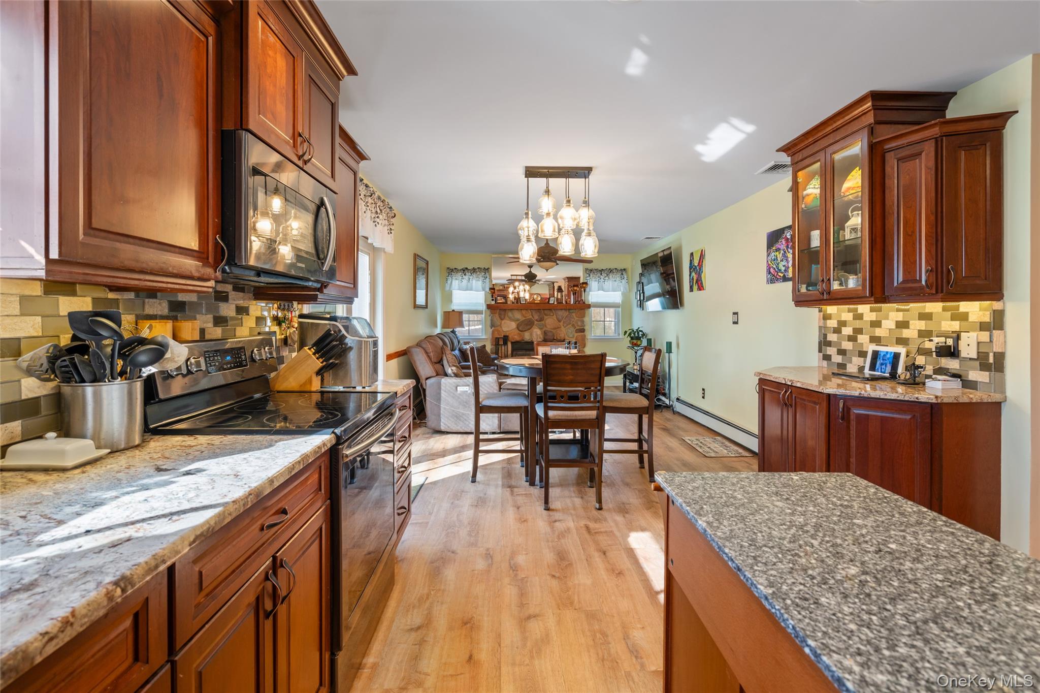 #17 photo, 194 Miller Place Road, سوفولك Miller Place , NY 11764