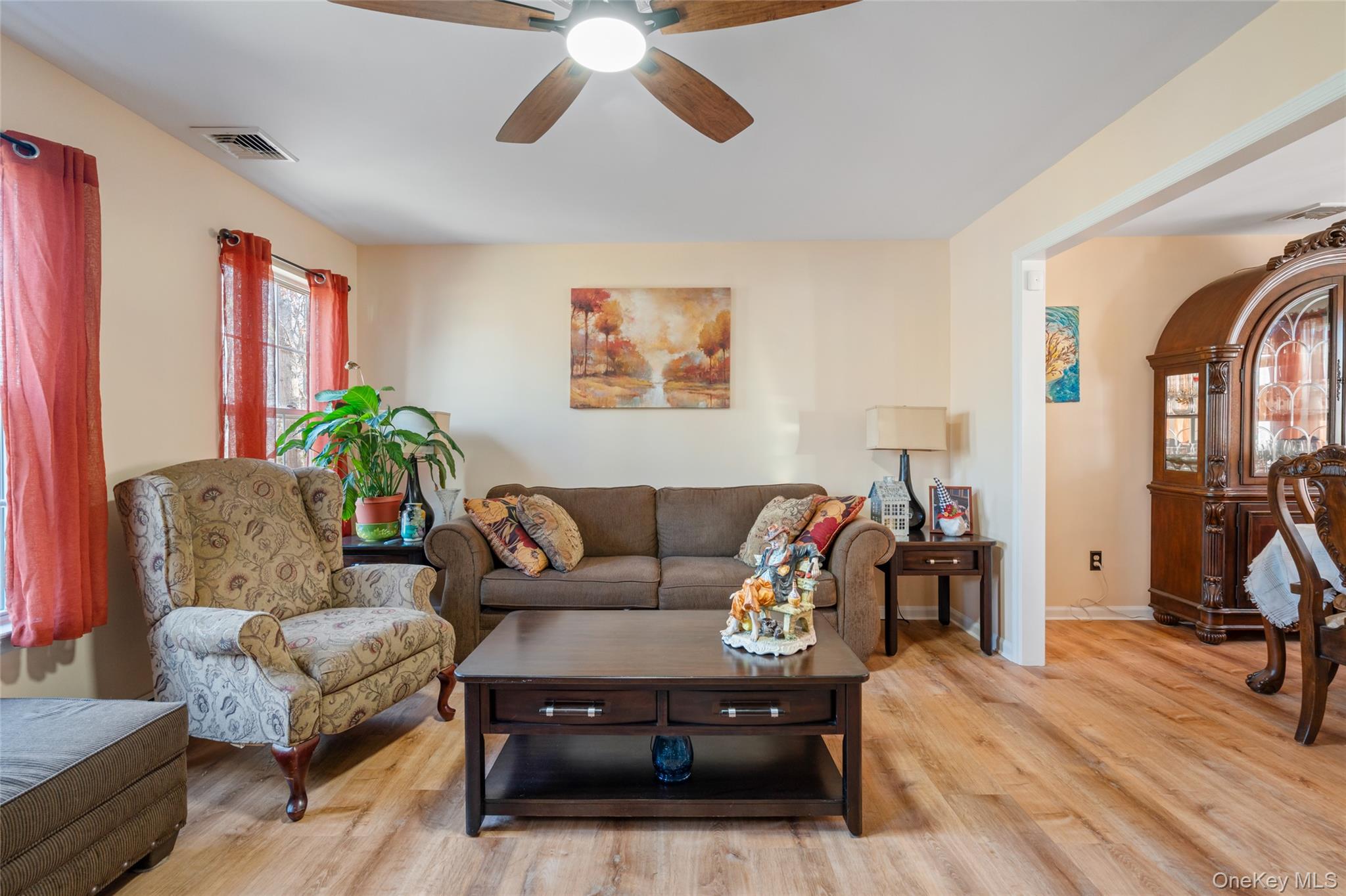 #7 photo, 194 Miller Place Road, سوفولك Miller Place , NY 11764