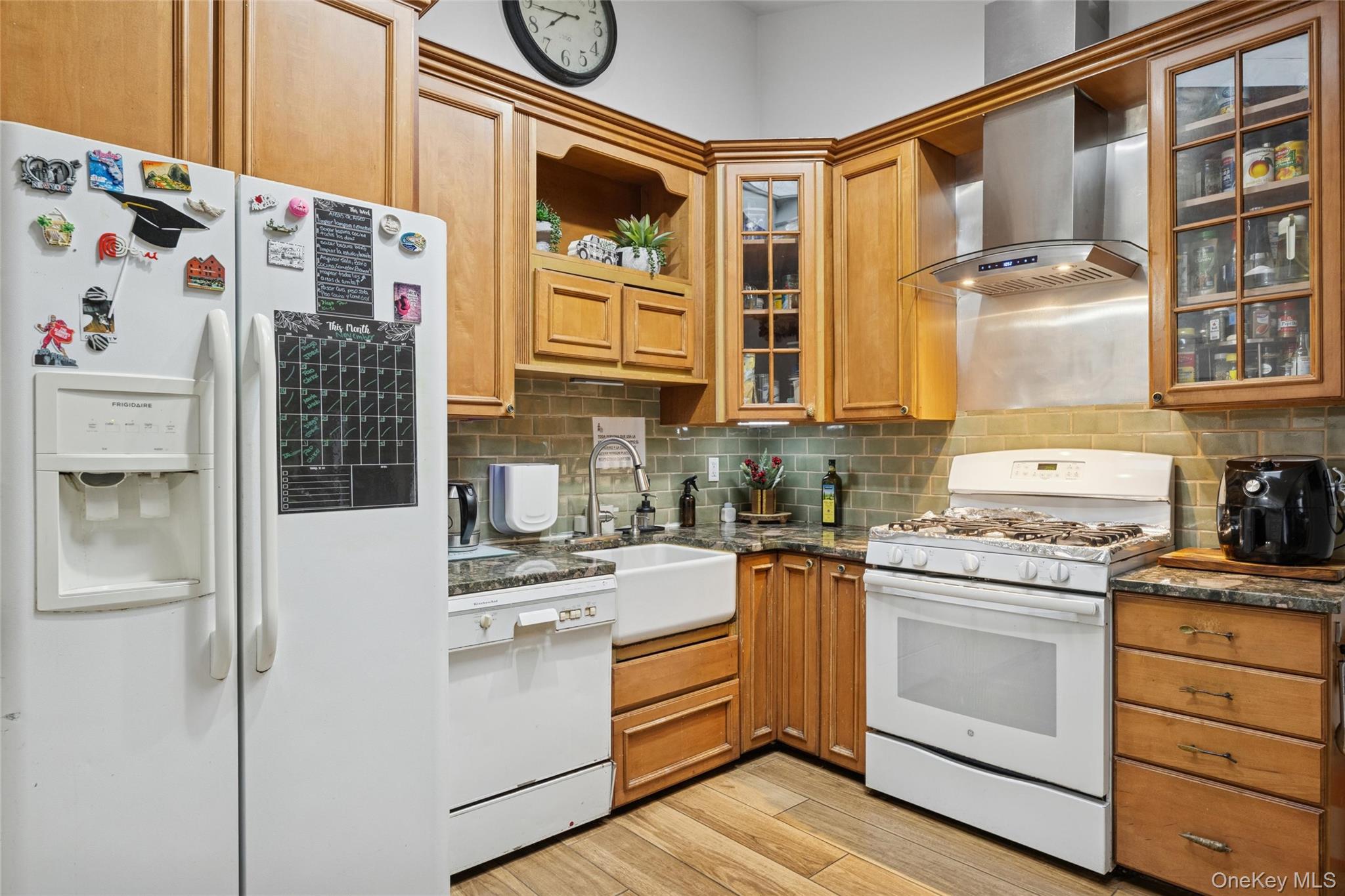 #13 photo, 6 Montauk Boulevard, سوفولك East Hampton , NY 11937