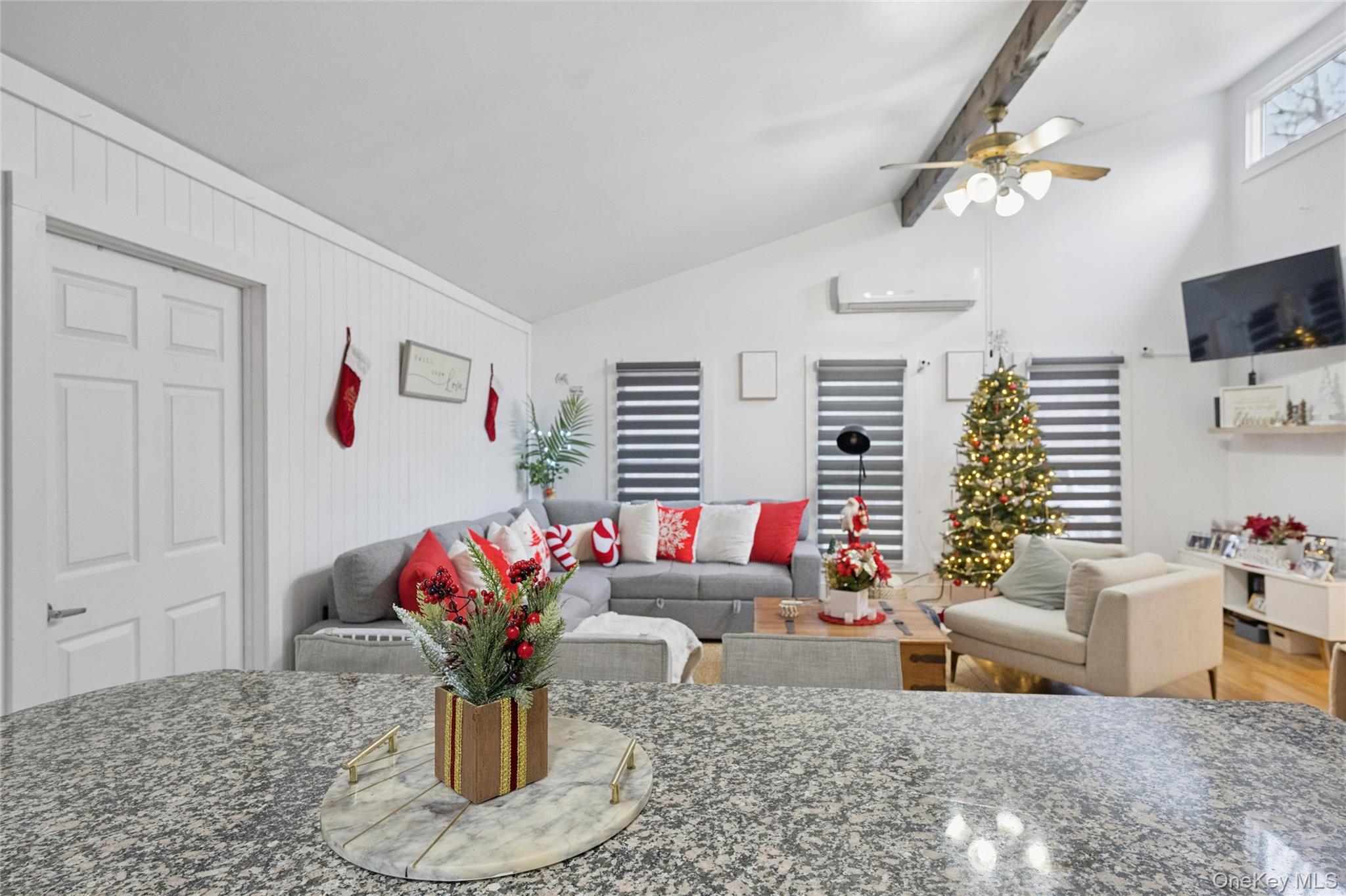 #9 photo, 6 Montauk Boulevard, سوفولك East Hampton , NY 11937