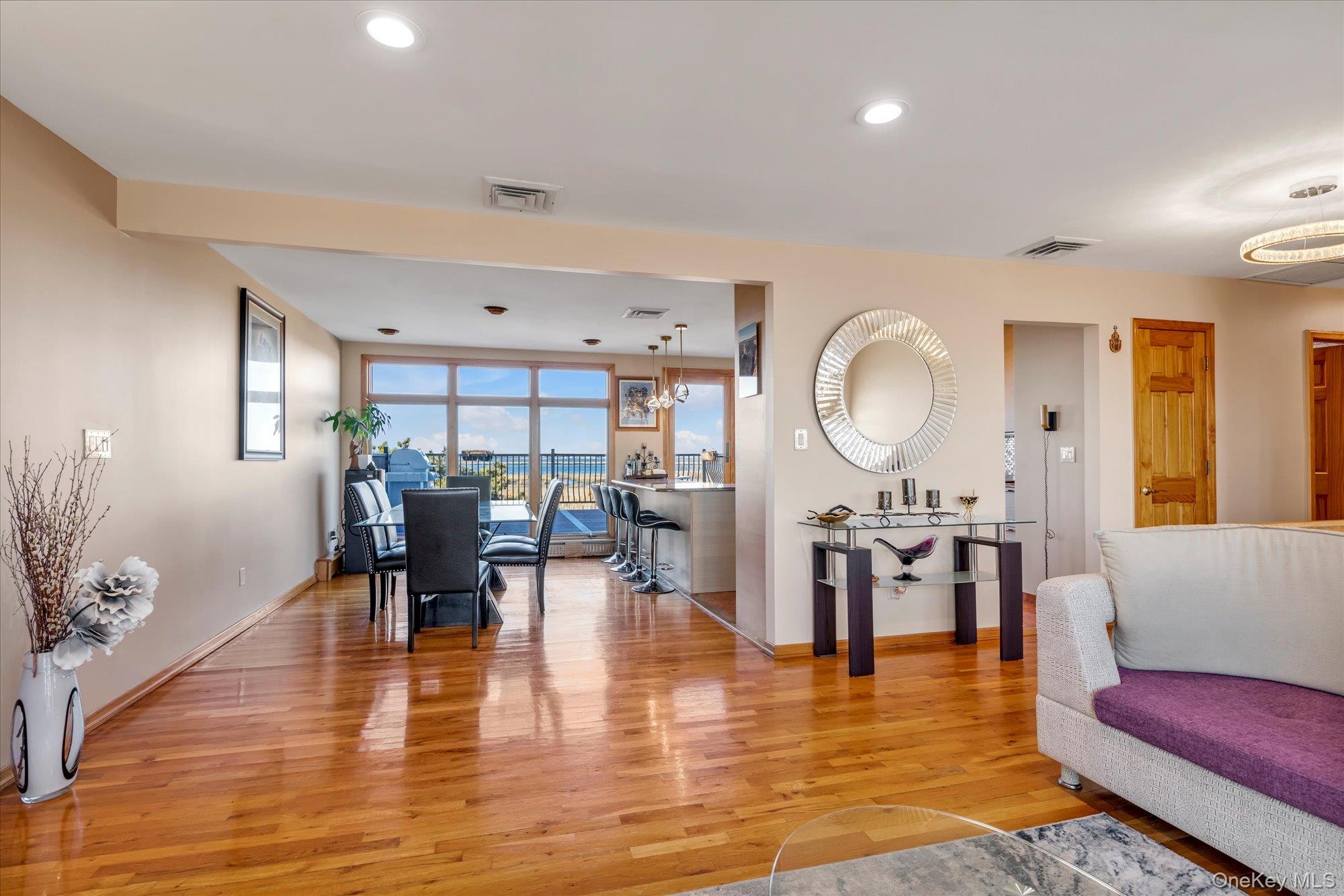 #2 photo, 909 Gerry Avenue, 长岛 Lido Beach , NY 11561