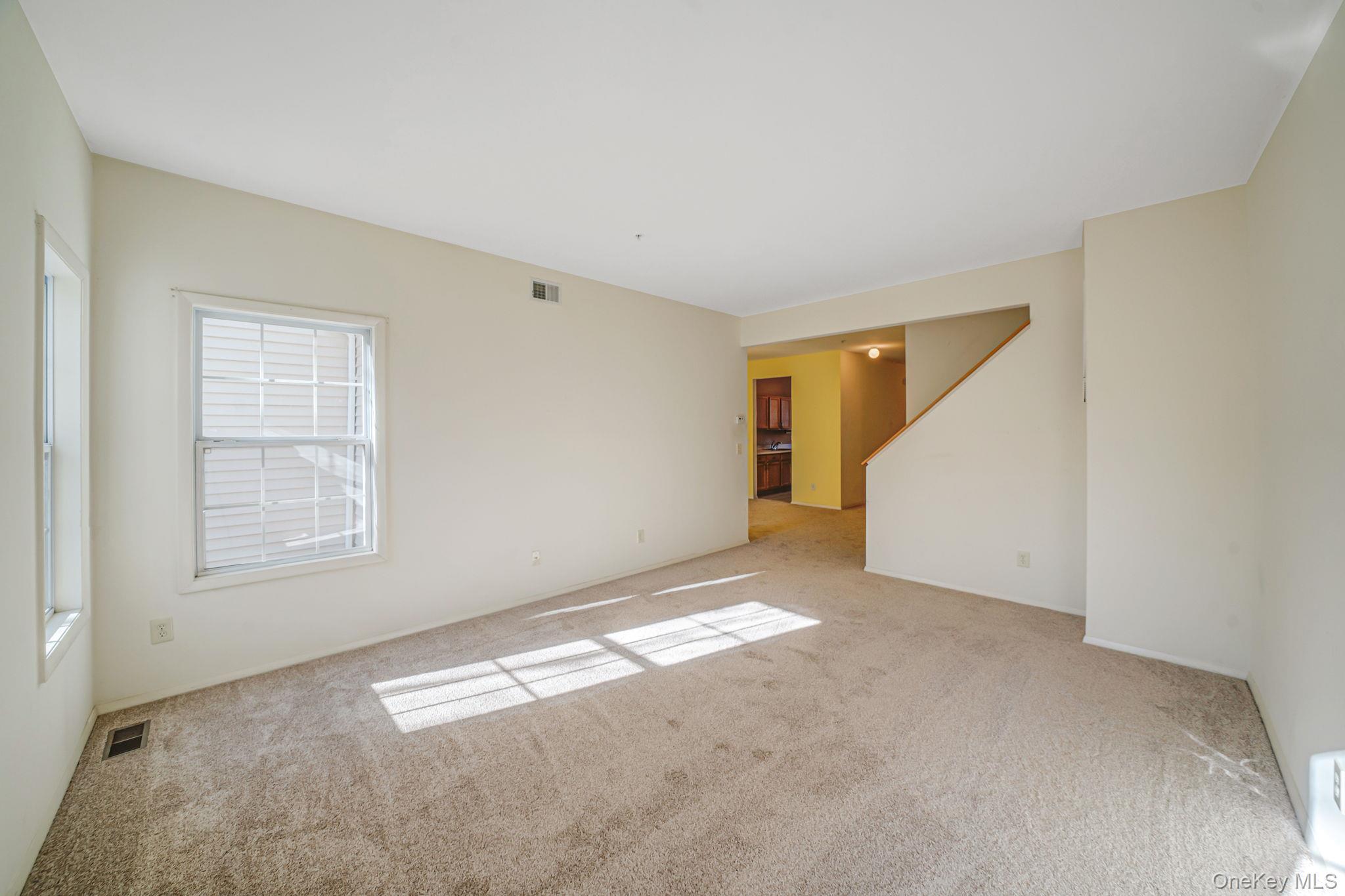 #10 photo, 11 Cranberry Circle, מחוז סאפוק Medford , NY 11763