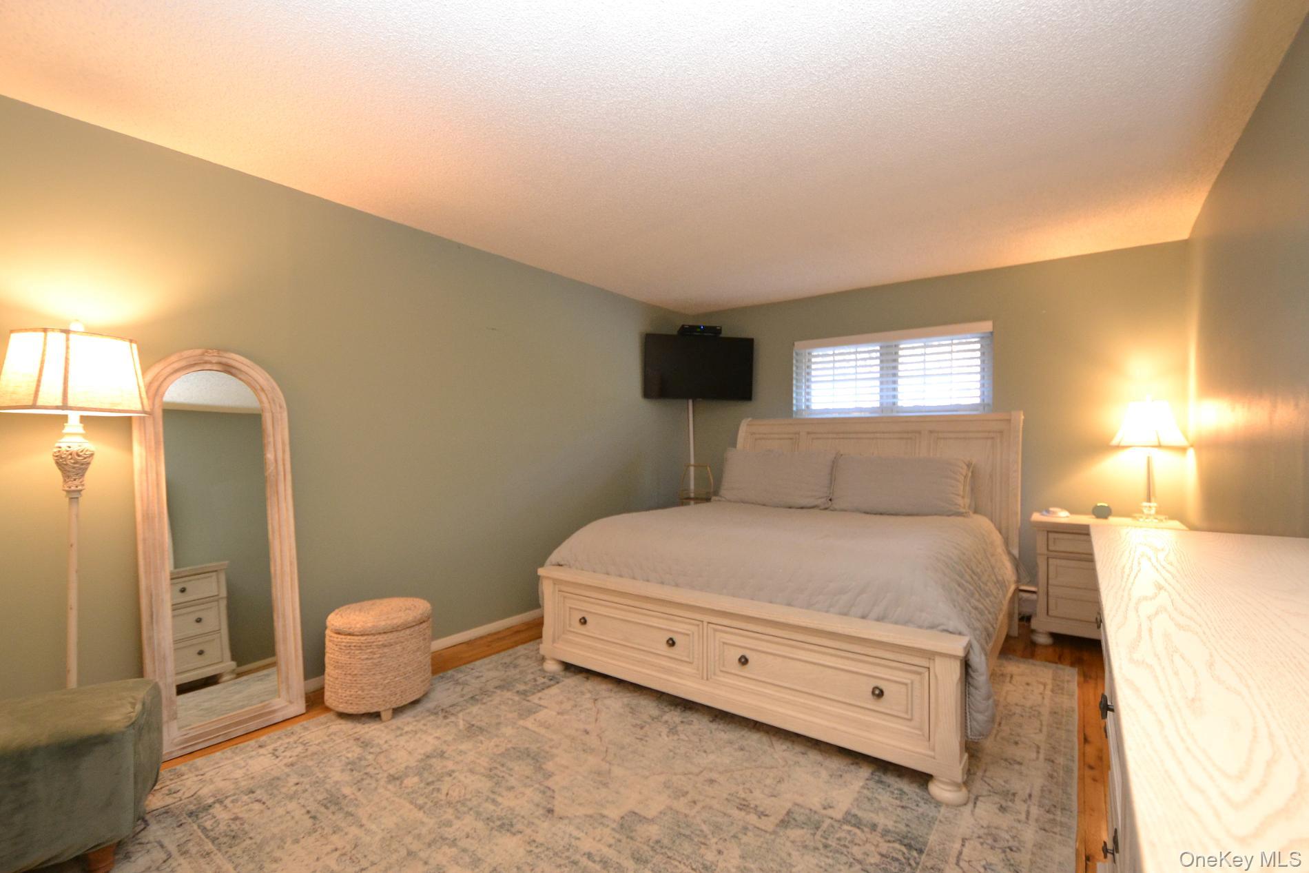 #11 photo, 25 Glen Hollow Drive, سوفولك Holtsville , NY 11742