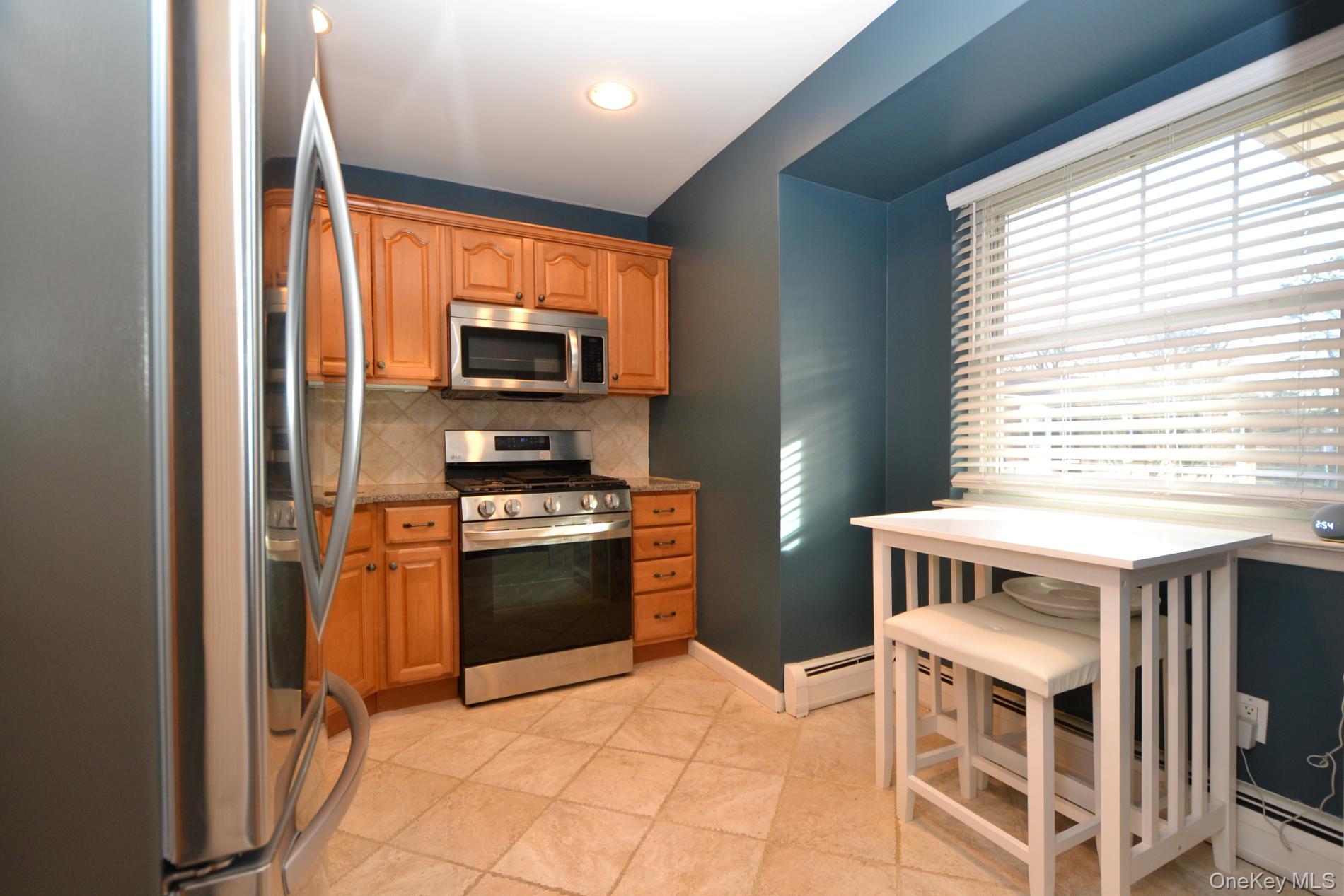 #4 photo, 25 Glen Hollow Drive, سوفولك Holtsville , NY 11742