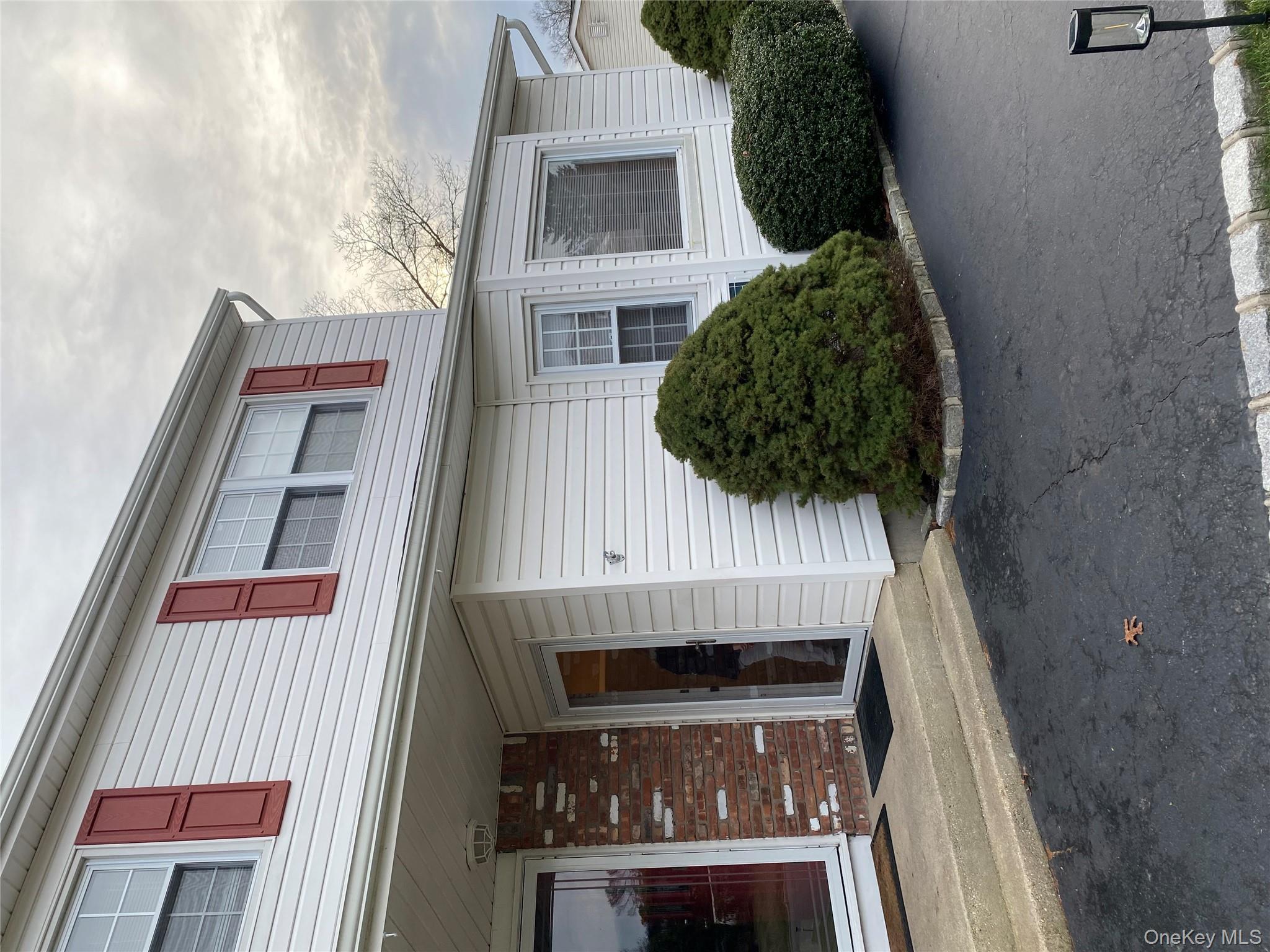 #2 photo, 6 Gaines Drive, מחוז סאפוק Farmingville , NY 11738