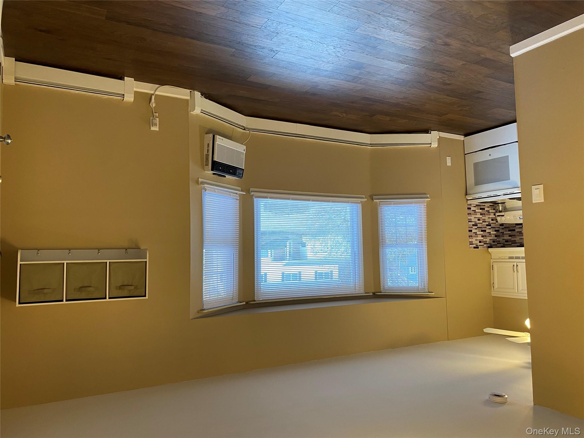 #3 photo, 6 Gaines Drive, מחוז סאפוק Farmingville , NY 11738