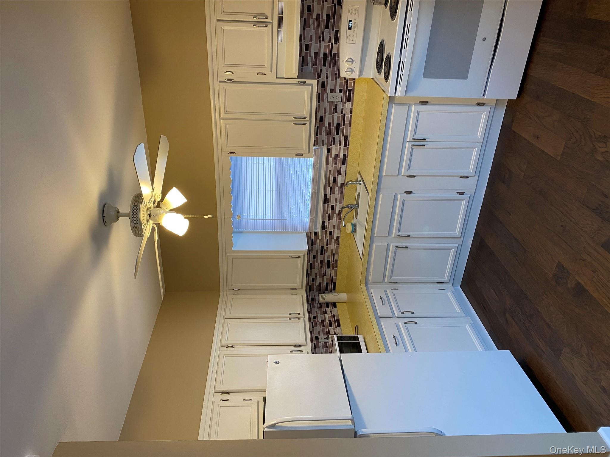 #4 photo, 6 Gaines Drive, מחוז סאפוק Farmingville , NY 11738