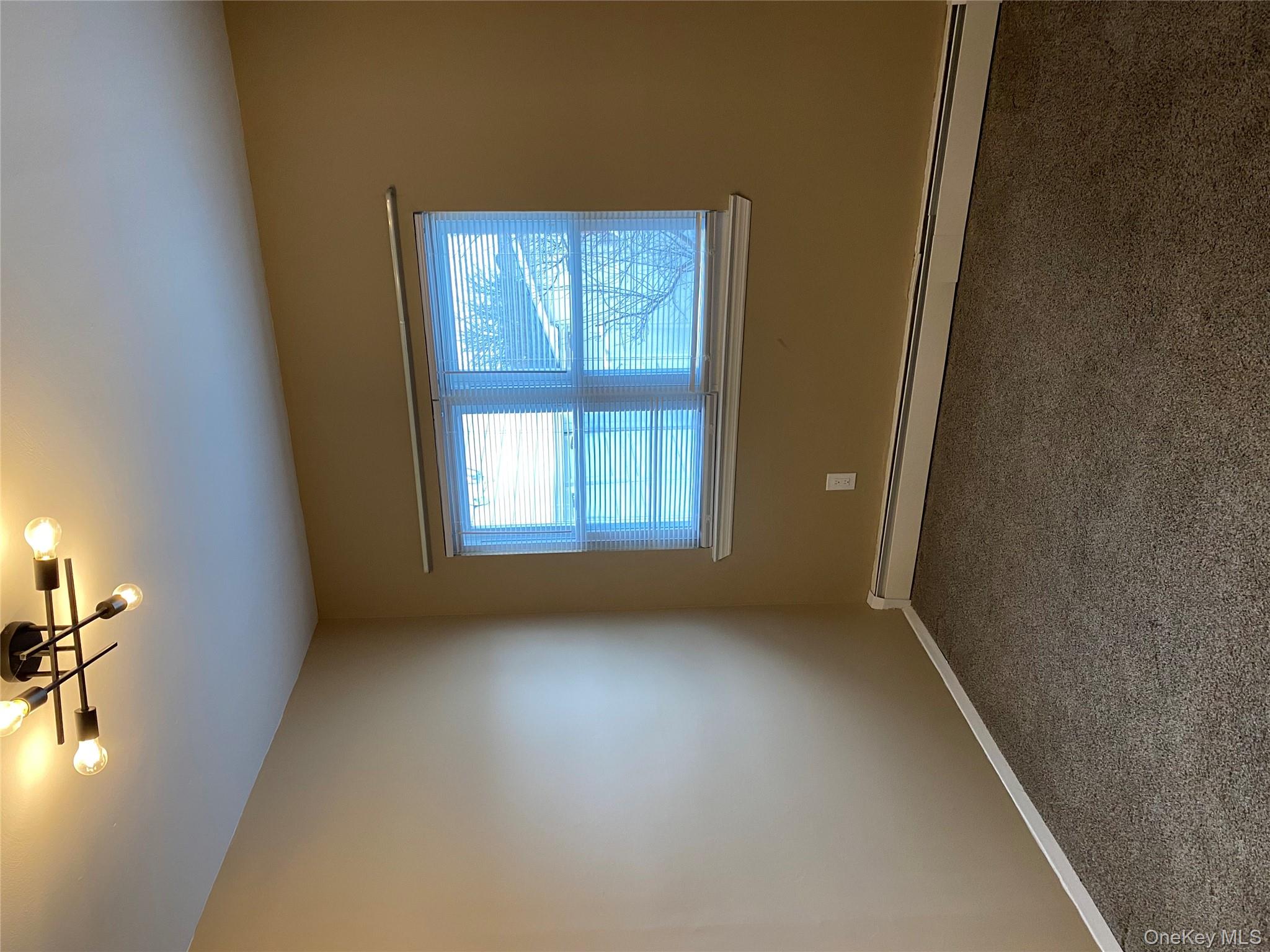 #7 photo, 6 Gaines Drive, מחוז סאפוק Farmingville , NY 11738