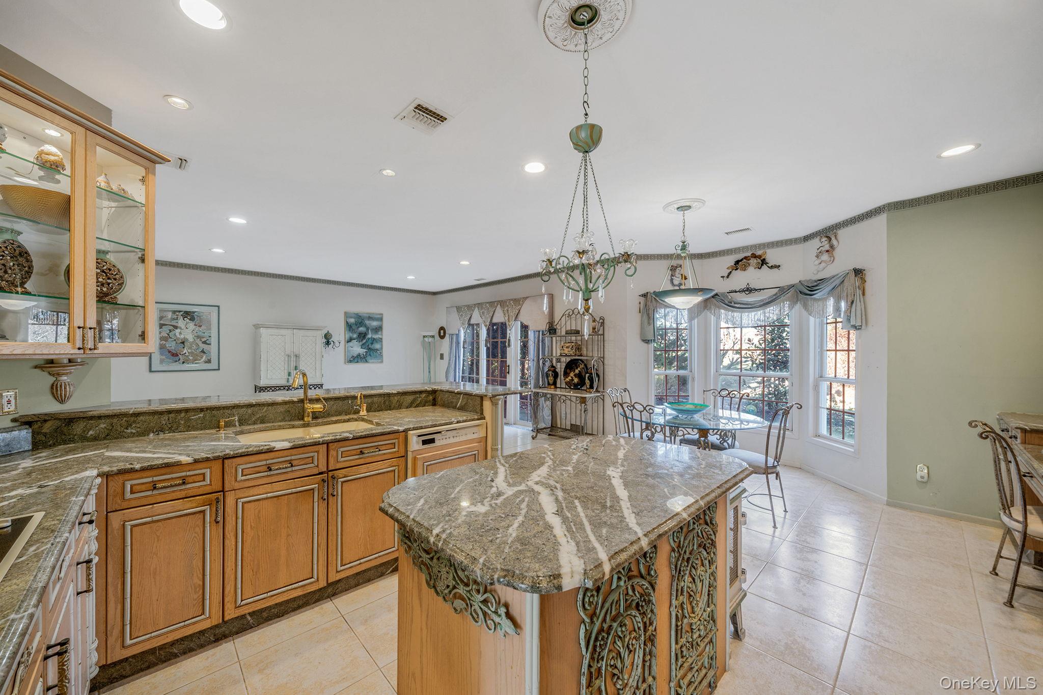 #12 photo, 148 Country Club Drive, سوفولك Commack , NY 11725