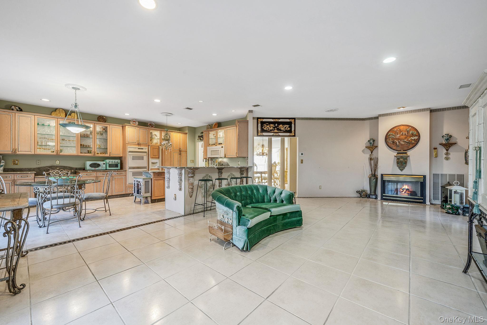 #17 photo, 148 Country Club Drive, سوفولك Commack , NY 11725