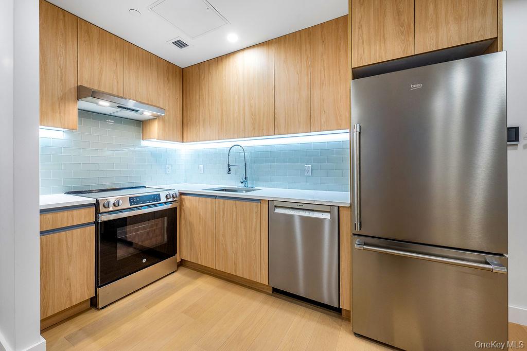 #7 photo, 150-02 Northern Blvd, Flushing , NY 11354