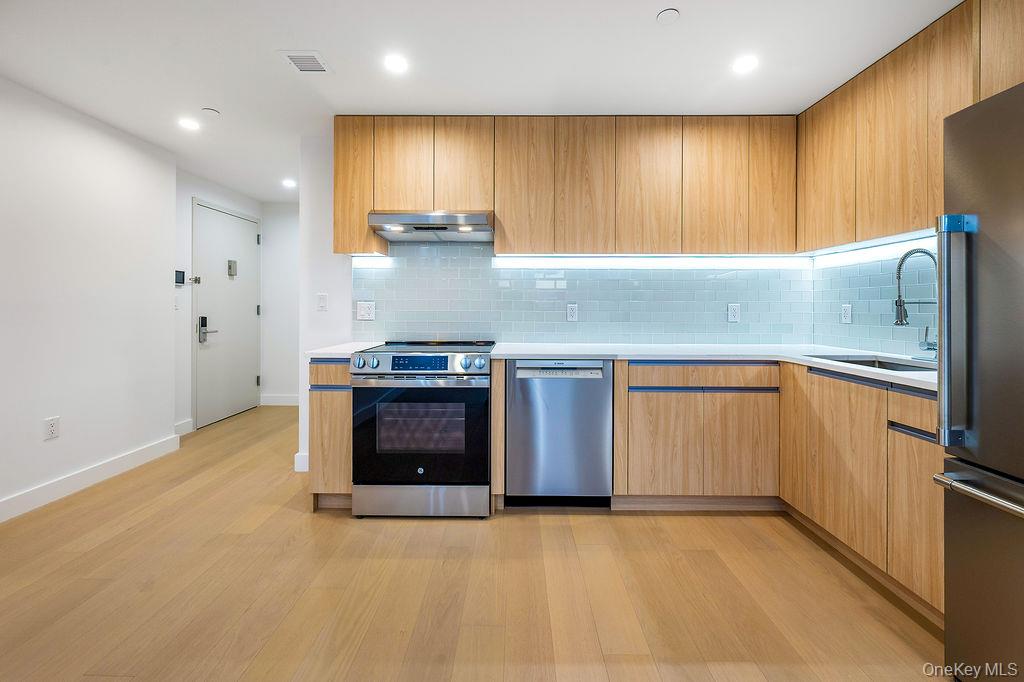 #7 photo, 150-02 Northern Blvd, Flushing , NY 11354