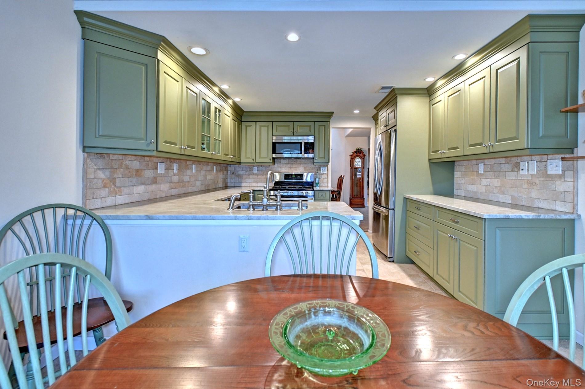 #12 photo, 10 Oakdale Court, سوفولك Ridge , NY 11961