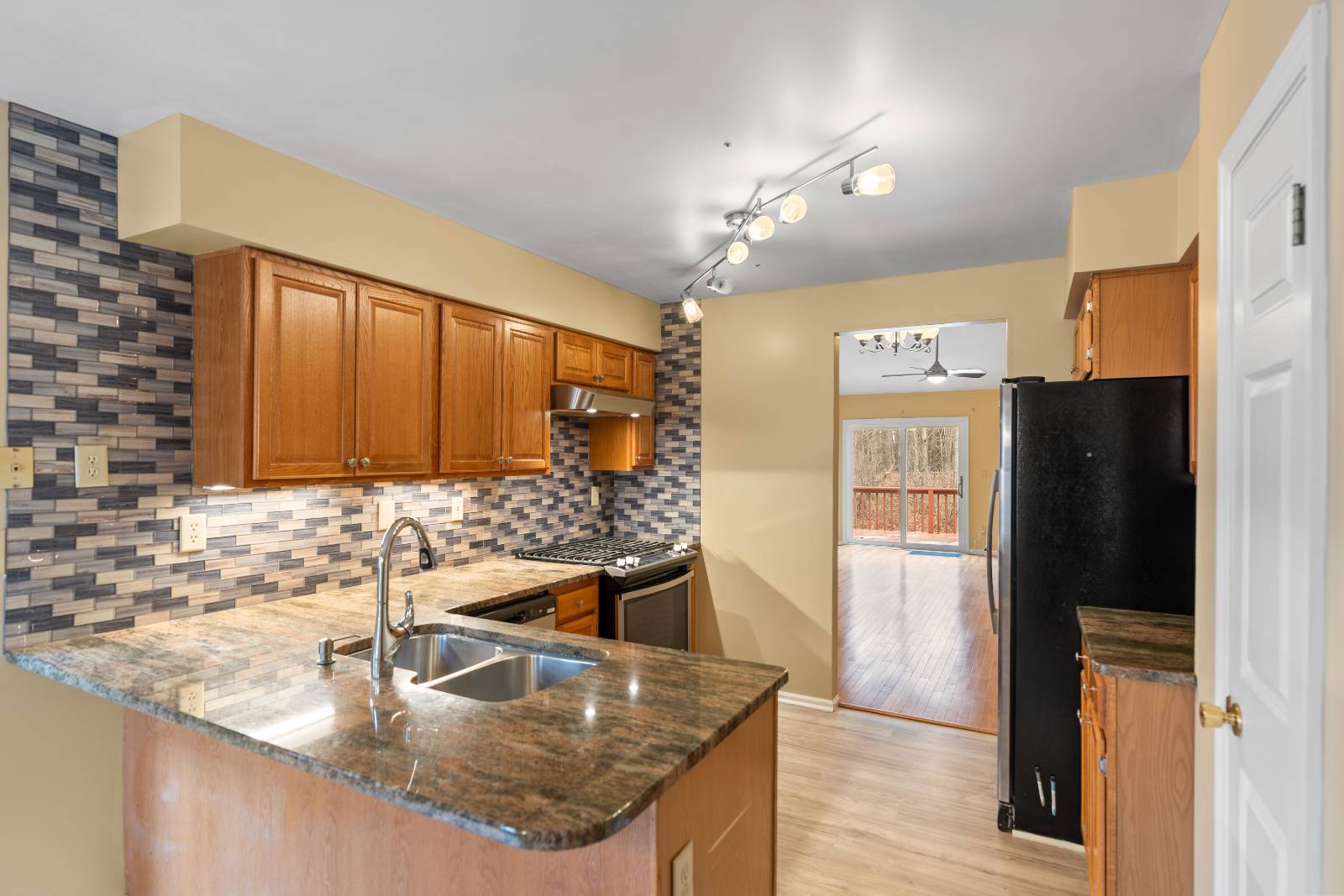 #11 photo, 145 Killarney Dr, Schenectady , NY 12309