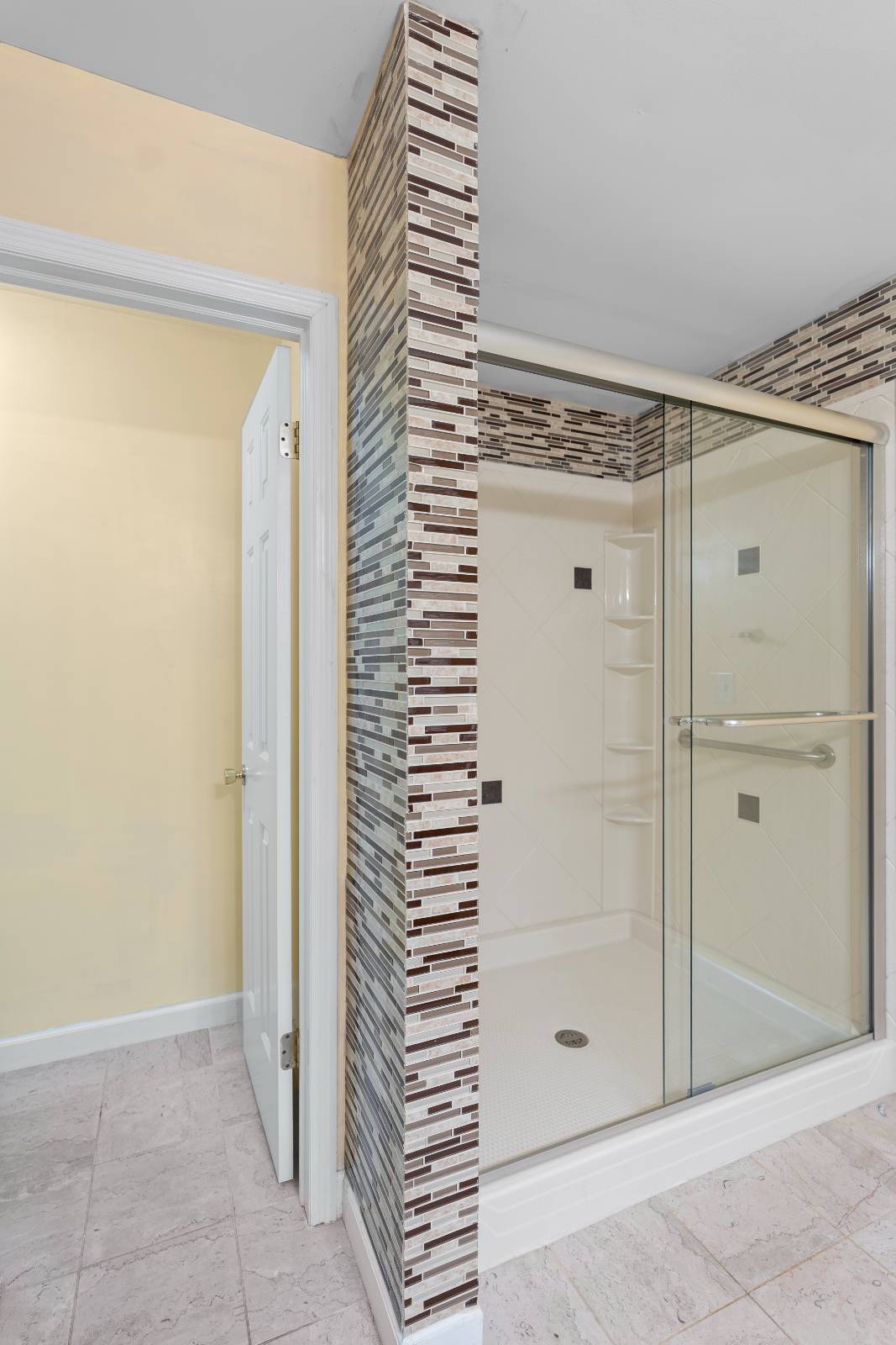 #31 photo, 145 Killarney Dr, Schenectady , NY 12309