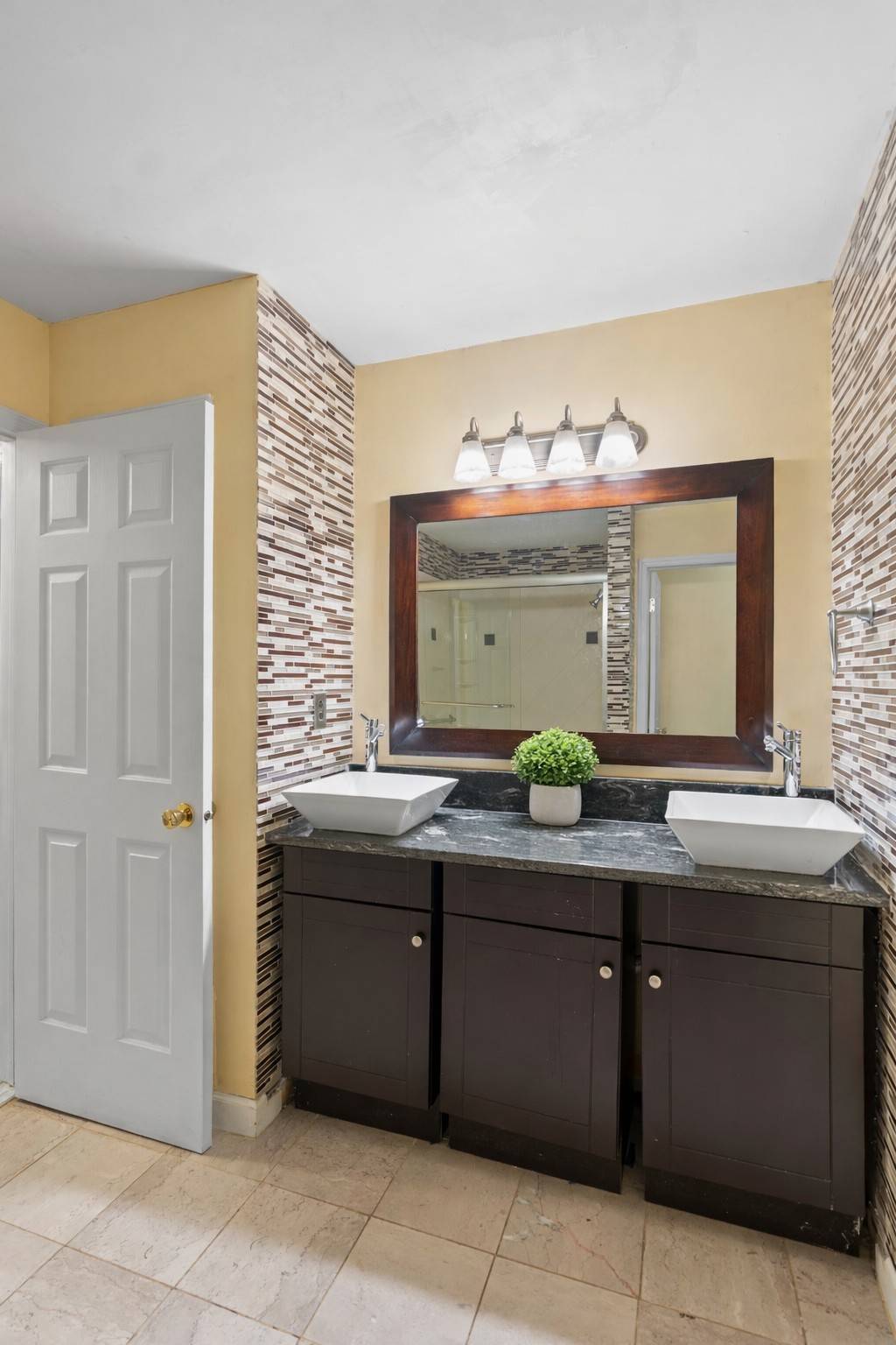 #32 photo, 145 Killarney Dr, Schenectady , NY 12309