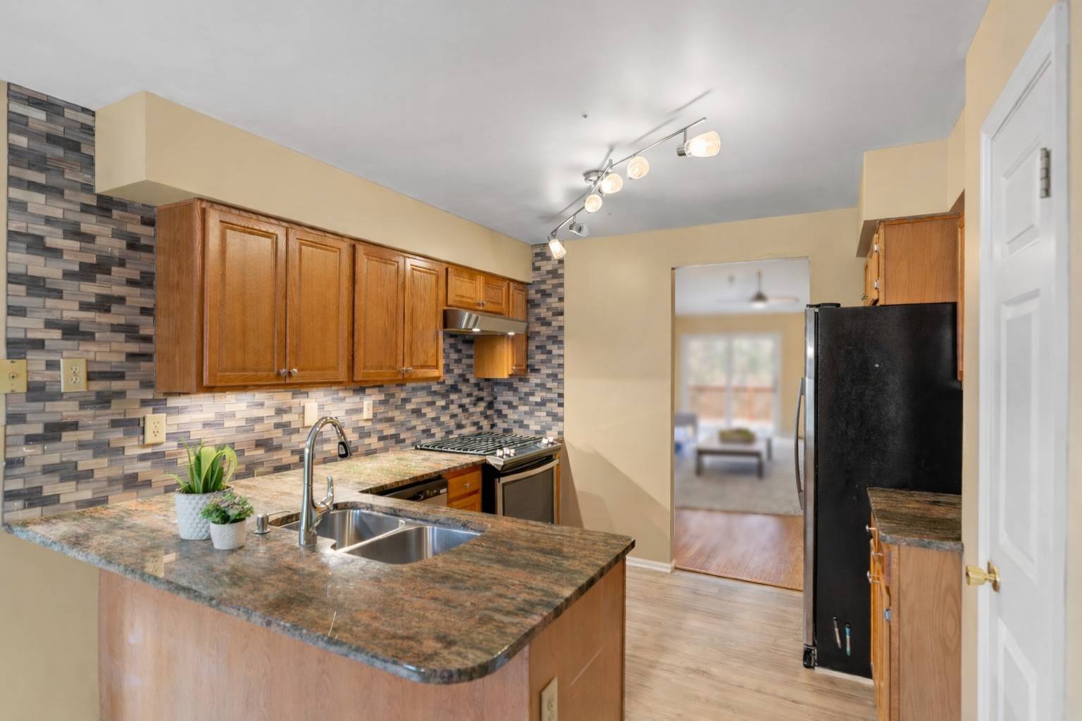 #8 photo, 145 Killarney Dr, Schenectady , NY 12309