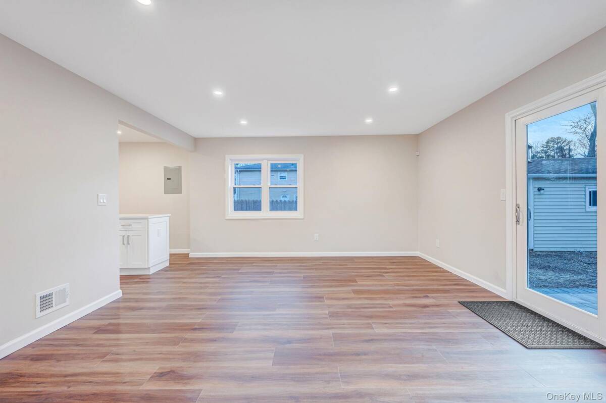 #13 photo, 1137 Nugent Avenue, 東長島 海湾 Bay Shore , NY 11706