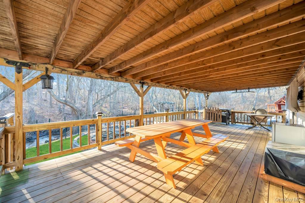 #11 photo, 20 Tulip Court, سوفولك Moriches , NY 11955