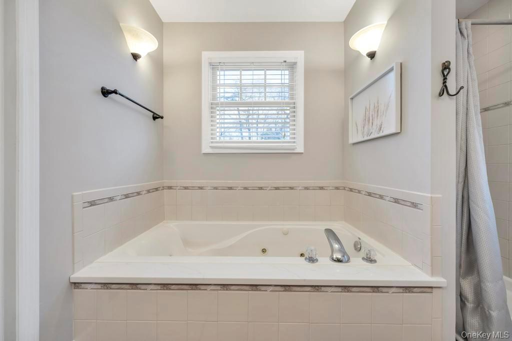 #26 photo, 20 Tulip Court, سوفولك Moriches , NY 11955