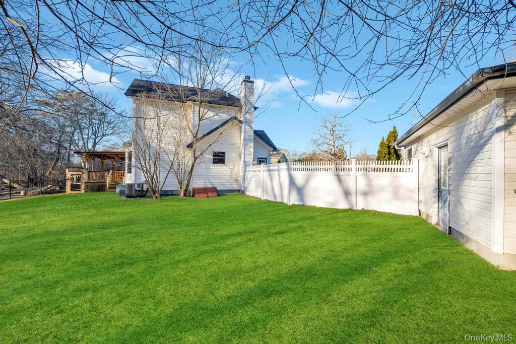 #8 photo, 20 Tulip Court, سوفولك Moriches , NY 11955