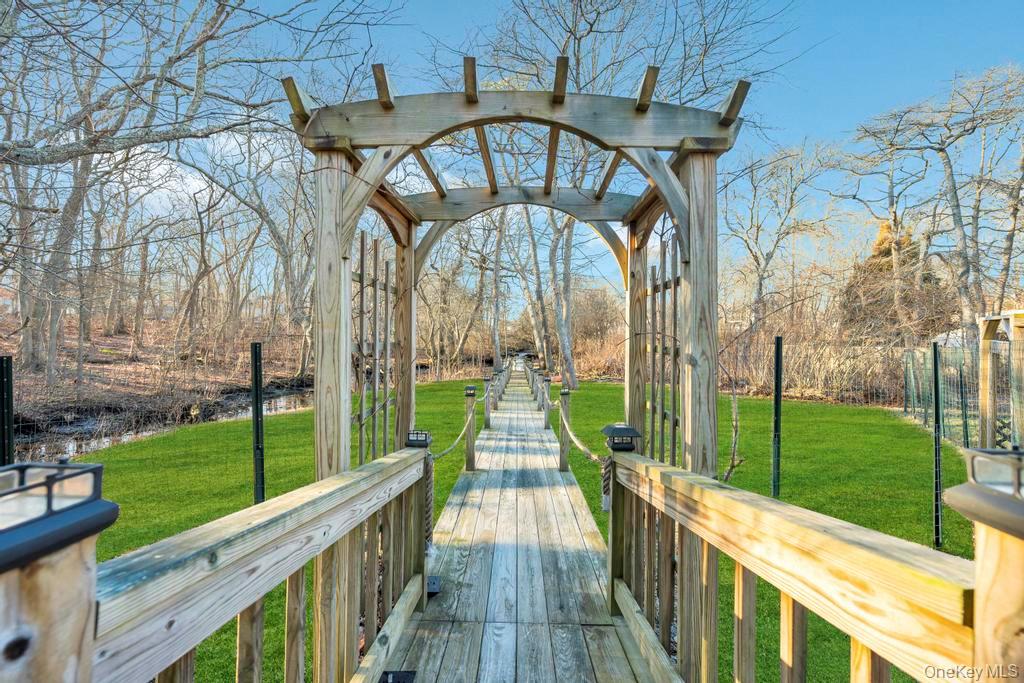 #9 photo, 20 Tulip Court, سوفولك Moriches , NY 11955