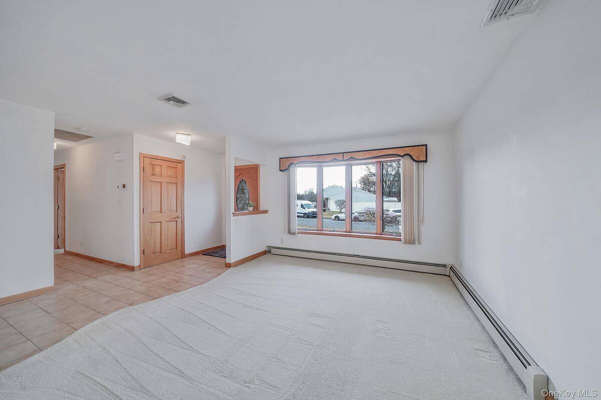 #20 photo, 52 San Rafael Avenue, מחוז סאפוק Holbrook , NY 11741